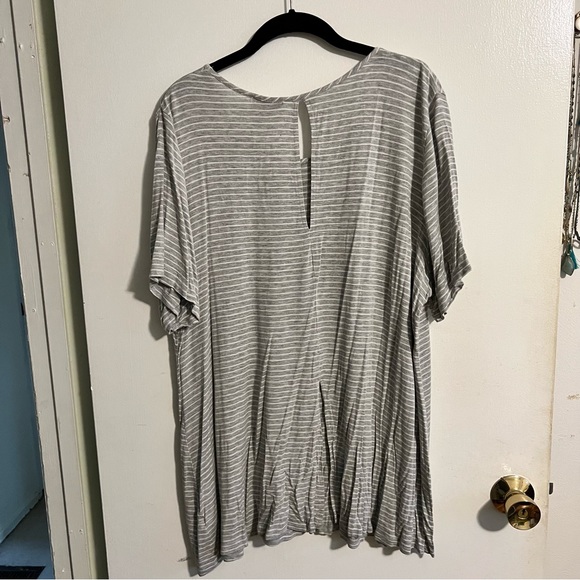 Molly & Isadora Short Sleeved Tee - Picture 2 of 6